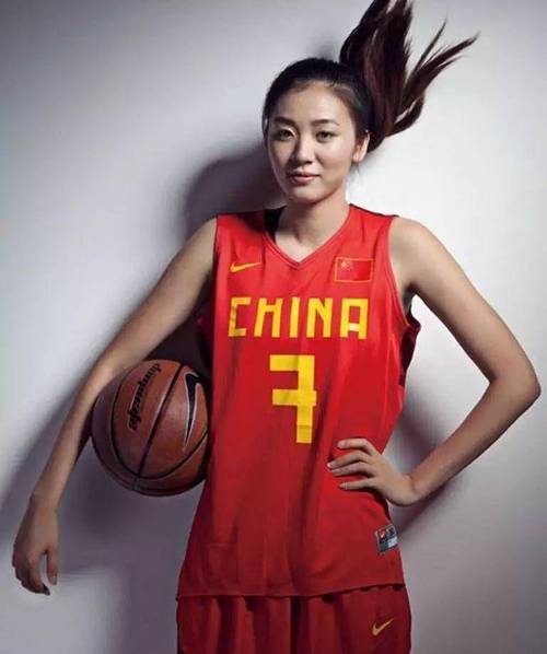 中国女篮最漂亮的球员，中国女篮最漂亮的球员赵爽？